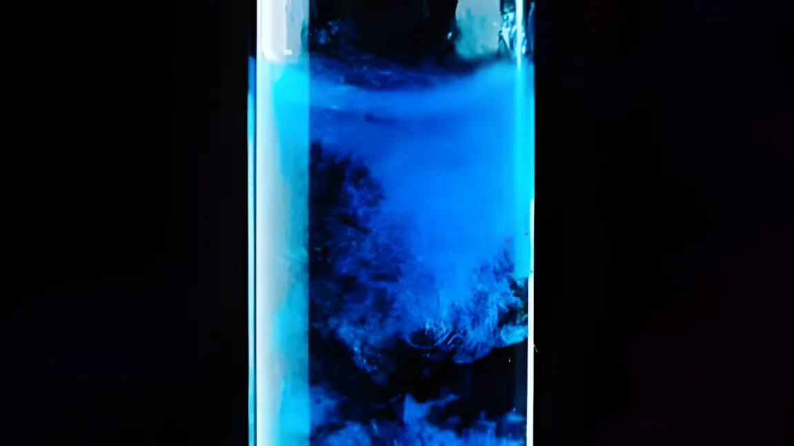 氢氧化钠与硫酸铜溶液混合生成蓝色絮状沉淀
